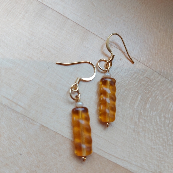 3 for 20 Adorable Retro Earrings - Picture 2 of 3